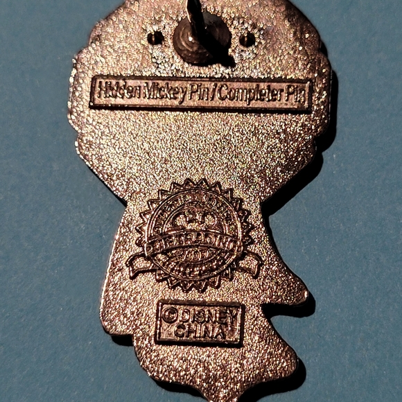 2009 Hidden Mickey Mickey Blue Ribbon Disney Trading Pin ~DP5 - Picture 2 of 2